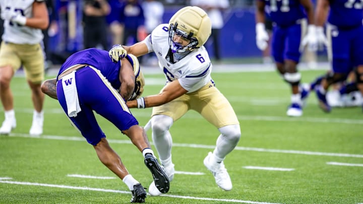 Dylan Robinson makes an open-field tackle during the Spring Game.
