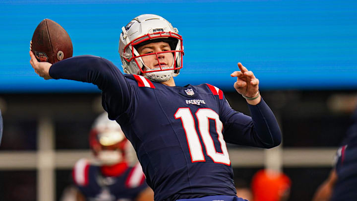 Jan 5, 2025; Foxborough, Massachusetts, USA; New England Patriots quarterback Drake Maye (10) warms up before the start of the game against the Buffalo Bills at Gillette Stadium. Jan 5, 2025; Foxborough, Massachusetts, USA; New England Patriots quarterback Drake Maye (10) warms up before the start of the game against the Buffalo Bills at Gillette Stadium.