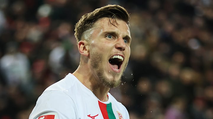 Ermedin Demirovic schnuppert in der "Wahren Tabelle" mit dem FCA an Europa Ermedin Demirovic schnuppert in der "Wahren Tabelle" mit dem FCA an Europa