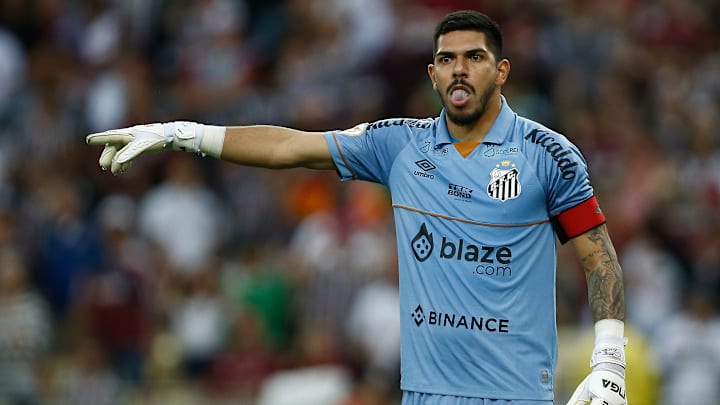 Goleiro João Paulo é o principal nome da temporada santista