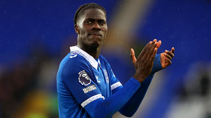 Amadou Onana könnte sich dem FCB anschließen