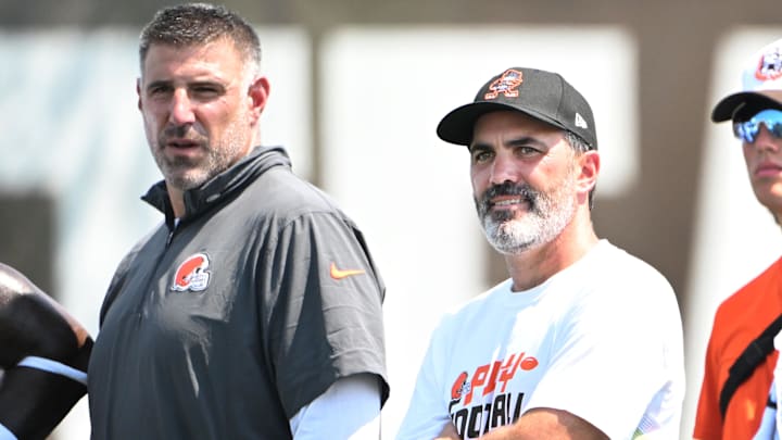 Cleveland Browns advisor Mike Vrabel and head coach Kevin Stefanski during practice at the Browns training facility in Berea, Ohio.