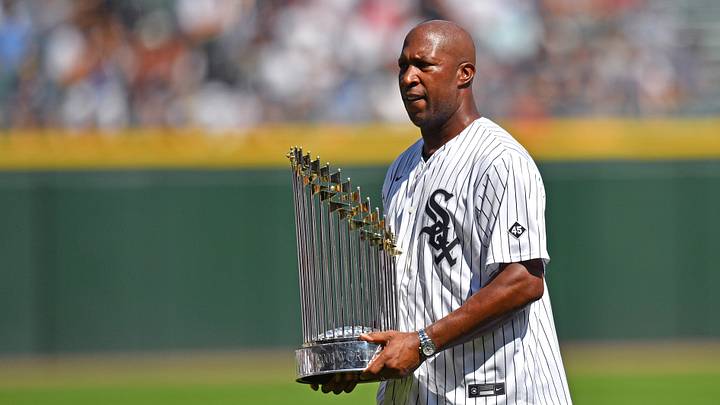 Jul 12, 2025; Chicago, Illinois, USA; Jermaine Dye holds the Commissioner’s Trophy as the 2005 World Series Chicago White Sox are honored prior to a game against the Cleveland Guardians at Rate Field. Mandatory Credit: Patrick Gorski-Imagn Images Jul 12, 2025; Chicago, Illinois, USA; Jermaine Dye holds the Commissioner’s Trophy as the 2005 World Series Chicago White Sox are honored prior to a game against the Cleveland Guardians at Rate Field. Mandatory Credit: Patrick Gorski-Imagn Images