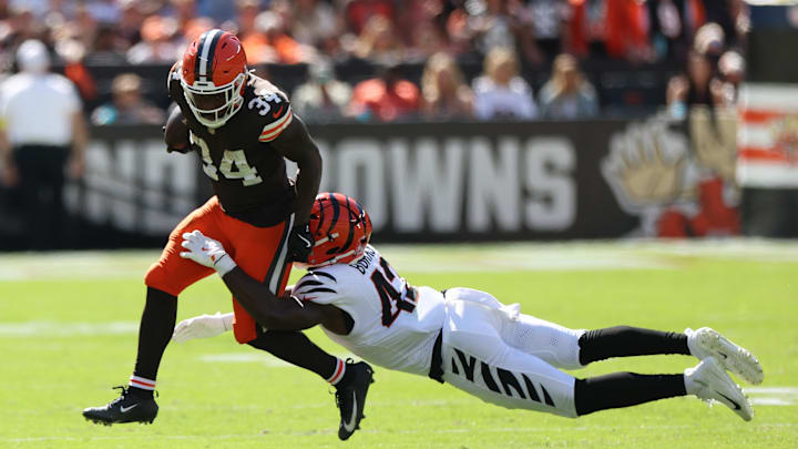 Sep 7, 2025; Cleveland, Ohio, USA; Cleveland Browns running back Jerome Ford (34) is tackled by Cincinnati Bengals linebacker Oren Burks (42) during the second half at Huntington Bank Field. Mandatory Credit: Scott Galvin-Imagn Images Sep 7, 2025; Cleveland, Ohio, USA; Cleveland Browns running back Jerome Ford (34) is tackled by Cincinnati Bengals linebacker Oren Burks (42) during the second half at Huntington Bank Field. Mandatory Credit: Scott Galvin-Imagn Images