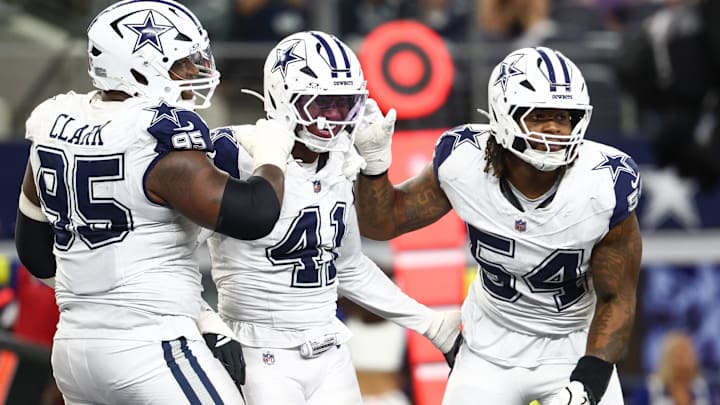 Oct 19, 2025; Arlington, Texas, USA; Dallas Cowboys defensive end Donovan Ezeiruaku (41) celebrates after a sack against the Washington Commanders during the fourth quarter of the game at AT&T Stadium. Mandatory Credit: Kevin Jairaj-Imagn Images Oct 19, 2025; Arlington, Texas, USA; Dallas Cowboys defensive end Donovan Ezeiruaku (41) celebrates after a sack against the Washington Commanders during the fourth quarter of the game at AT&T Stadium. Mandatory Credit: Kevin Jairaj-Imagn Images