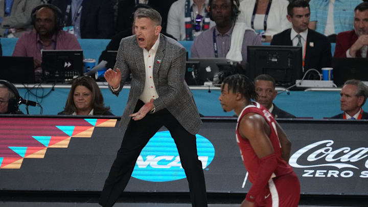 Alabama Crimson Tide head coach Nate Oats reacts against the Connecticut Huskies in the semifinals