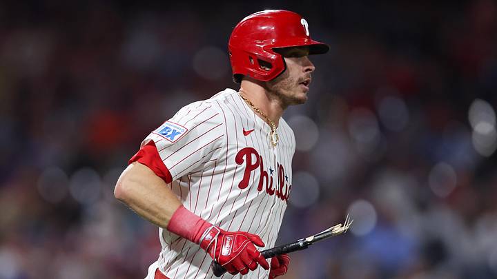 Sep 10, 2025; Philadelphia, Pennsylvania, USA; Philadelphia Phillies outfielder Max Kepler (17) holds his broken bat while running to first base on his RBI single against the New York Mets during the fifth inning at Citizens Bank Park. Mandatory Credit: Bill Streicher-Imagn Images