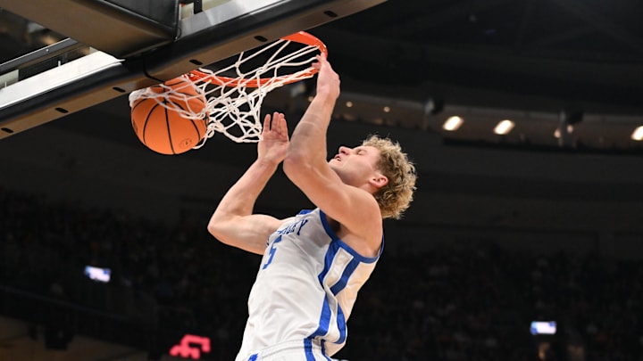 Mar 20, 2026; St. Louis, MO, USA; Kentucky Wildcats guard Collin Chandler (5) dunks the ball against the Santa Clara Broncos during the second half of a first round game of the men's 2026 NCAA Tournament at Enterprise Center. Mandatory Credit: Jeff Curry-Imagn Images