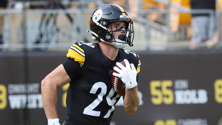 Aug 13, 2026; Pittsburgh, Pennsylvania, USA; Pittsburgh Steelers running back Eli Heidenreich (29) warms up before the game against the Green Bay Packers at Acrisure Stadium. Mandatory Credit: Charles LeClaire-Imagn Images Aug 13, 2026; Pittsburgh, Pennsylvania, USA; Pittsburgh Steelers running back Eli Heidenreich (29) warms up before the game against the Green Bay Packers at Acrisure Stadium. Mandatory Credit: Charles LeClaire-Imagn Images