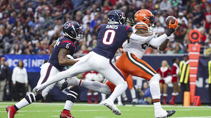 Dec 24, 2023; Houston, Texas, USA; Cleveland Browns tight end David Njoku (85) makes a reception for a touchdown as Houston Texans safety Adrian Amos (0) defends during the second quarter at NRG Stadium. Mandatory Credit: Troy Taormina-Imagn Images