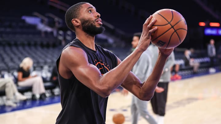 Dec 5, 2025; New York, New York, USA; New York Knicks guard Mikal Bridges (25) warms up prior to the game against the Utah Jazz at Madison Square Garden. Mandatory Credit: Wendell Cruz-Imagn Images Dec 5, 2025; New York, New York, USA; New York Knicks guard Mikal Bridges (25) warms up prior to the game against the Utah Jazz at Madison Square Garden. Mandatory Credit: Wendell Cruz-Imagn Images