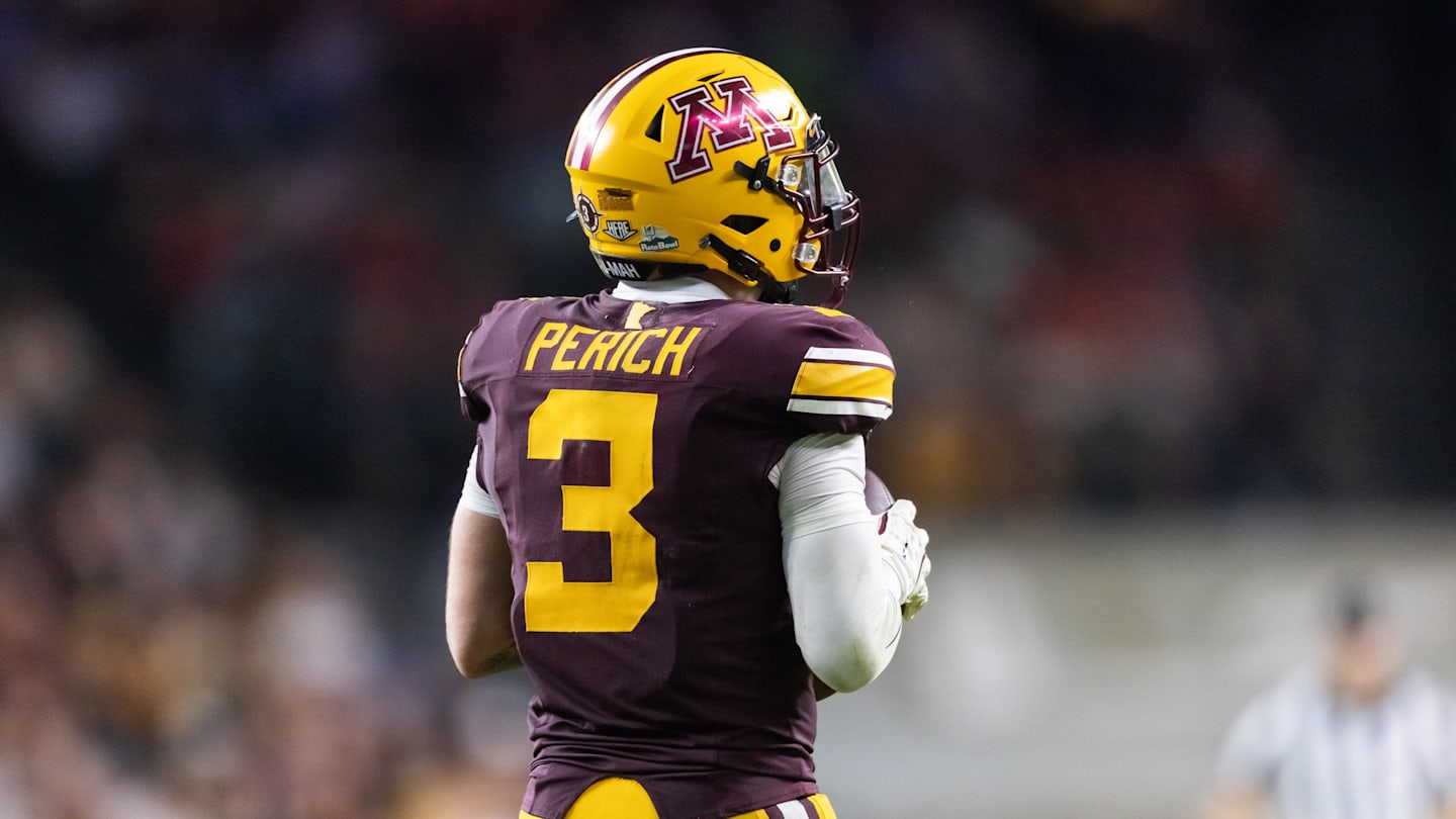 Hometown Hero or Sellout? Perich, Groves and the Gophers Fan Double Standard