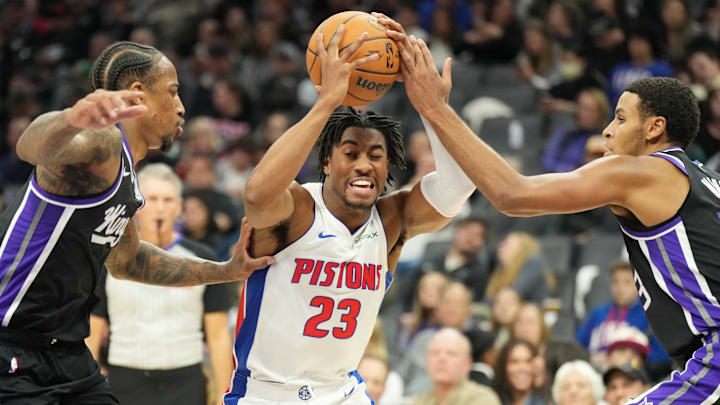 Detroit Pistons guard Jaden Ivey (23) drives in against the Sacramento Kings