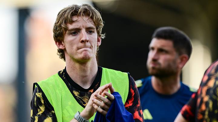 Anthony Gordon läuft ab sofort für den FC Barcelona auf Anthony Gordon läuft ab sofort für den FC Barcelona auf