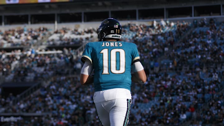 Dec 15, 2024; Jacksonville, Florida, USA; Jacksonville Jaguars quarterback Mac Jones (10) practices before the snap against the New York Jets during the fourth quarter at EverBank Stadium. Mandatory Credit: Morgan Tencza-Imagn Images Dec 15, 2024; Jacksonville, Florida, USA; Jacksonville Jaguars quarterback Mac Jones (10) practices before the snap against the New York Jets during the fourth quarter at EverBank Stadium. Mandatory Credit: Morgan Tencza-Imagn Images