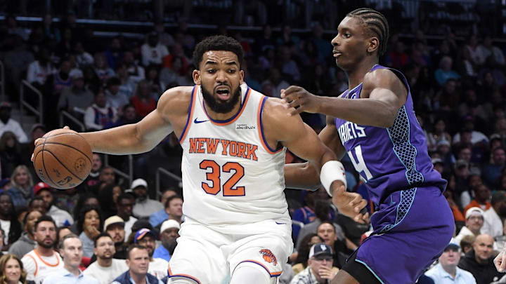 Nov 26, 2025; Charlotte, North Carolina, USA; New York Knicks center Karl-Anthony Towns (32) drives to the basket past Charlotte Hornets forward Moussa Diabate (14) during the first half at the Spectrum Center. Mandatory Credit: Sam Sharpe-Imagn Images Nov 26, 2025; Charlotte, North Carolina, USA; New York Knicks center Karl-Anthony Towns (32) drives to the basket past Charlotte Hornets forward Moussa Diabate (14) during the first half at the Spectrum Center. Mandatory Credit: Sam Sharpe-Imagn Images
