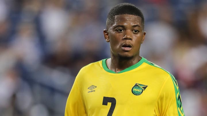 El atacante del Aston Villa, el jamaicano León Bailey, puede meter en problemas a México, pues en el pasado ya le ha marcado gol.