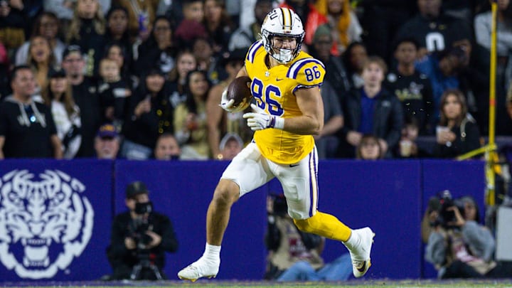Nov 23, 2024; Baton Rouge, Louisiana, USA;  LLSU Tigers tight end Mason Taylor (86) runs after a catch against the Vanderbilt Commodores during the first half at Tiger Stadium. Mandatory Credit: Stephen Lew-Imagn Images
