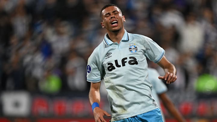 Atacante foi titular diante do Santos Atacante foi titular diante do Santos