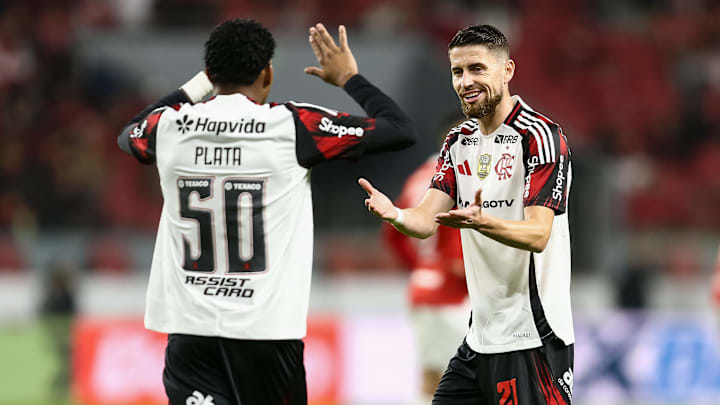 Meio-campista está recuperado de lesão