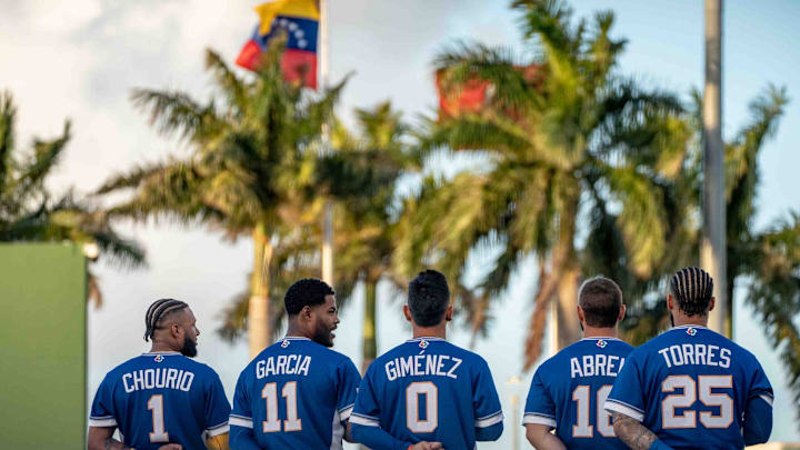 Venezuela tiene a Jackson Chourio en duda para el segundo juego del Clásico