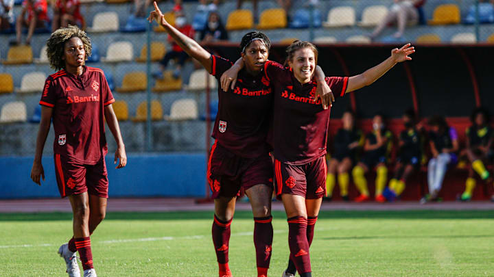 Gurias Coloradas encerraram a segunda leva de partidas do Brasileirão Feminino na liderança Gurias Coloradas encerraram a segunda leva de partidas do Brasileirão Feminino na liderança