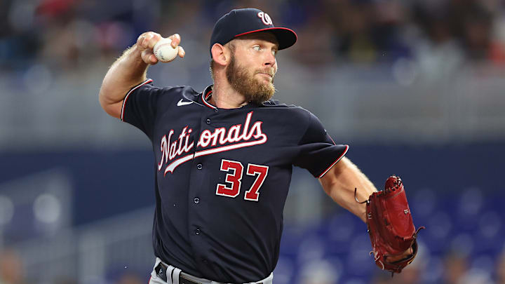 Stephen Strasburg tiene molestias en el hombro