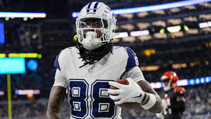 Dallas Cowboys wide receiver CeeDee Lamb makes a touchdown over the Cincinnati Bengals in the first quarter during Monday Night Football at AT&T Stadium.