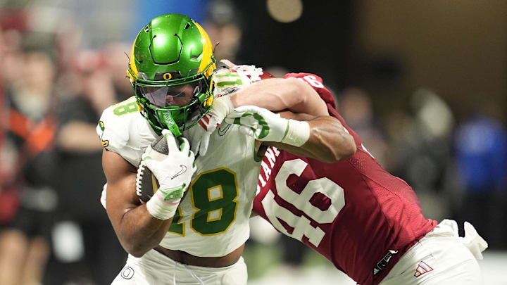Oregon Ducks tight end Kenyon Sadiq 