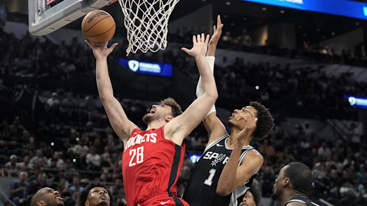 Oct 28, 2024; San Antonio, Texas, USA; Houston Rockets center Alperen Sengun (28) drives to the basket against center Victor Wembanyama (1) during the first half at Frost Bank Center. Mandatory Credit: Scott Wachter-Imagn Images Oct 28, 2024; San Antonio, Texas, USA; Houston Rockets center Alperen Sengun (28) drives to the basket against center Victor Wembanyama (1) during the first half at Frost Bank Center. Mandatory Credit: Scott Wachter-Imagn Images