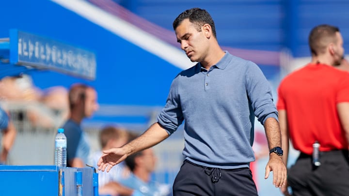 El entrenador Rafael Márquez.