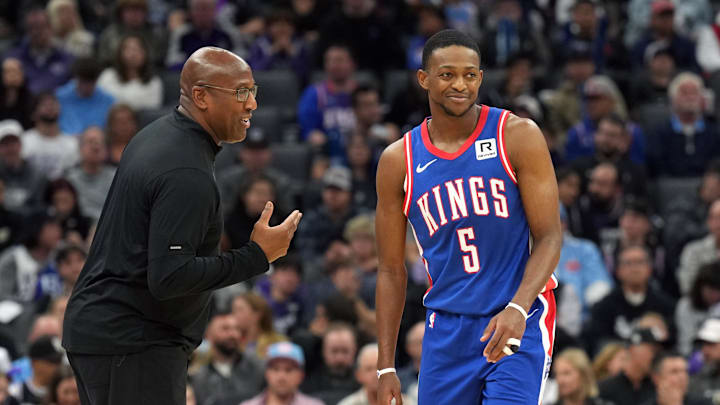 Nov 16, 2024; Sacramento, California, USA; Sacramento Kings head coach Mike Brown (left) talks with guard De'Aaron Fox (5) during the second quarter against the Utah Jazz at Golden 1 Center. 