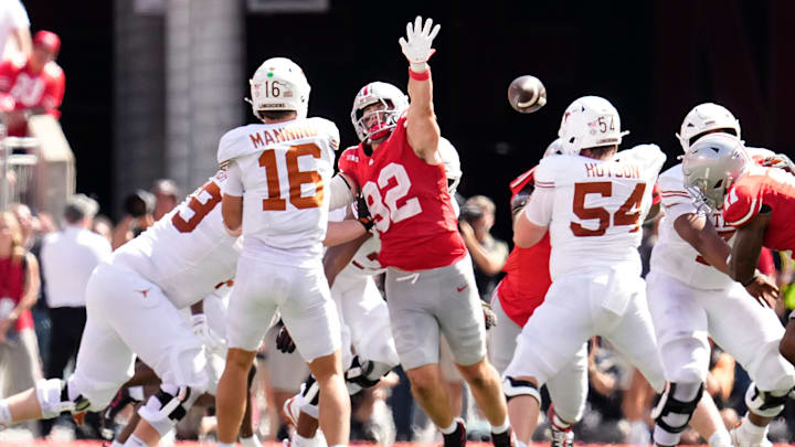 Ohio State Buckeyes defensive end Caden Curry (92) pressures Texas Longhorns quarterback Arch Manning (16) during the second half of the NCAA football game at Ohio Stadium on Aug. 30, 2025. Ohio State won 14-7.
