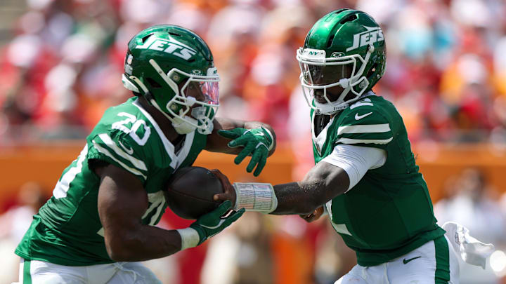 Sep 21, 2025; Tampa, Florida, USA; New York Jets quarterback Tyrod Taylor (2) hands off to running back Breece Hall (20) against the Tampa Bay Buccaneers in the second quarter at Raymond James Stadium. Mandatory Credit: Nathan Ray Seebeck-Imagn Images Sep 21, 2025; Tampa, Florida, USA; New York Jets quarterback Tyrod Taylor (2) hands off to running back Breece Hall (20) against the Tampa Bay Buccaneers in the second quarter at Raymond James Stadium. Mandatory Credit: Nathan Ray Seebeck-Imagn Images