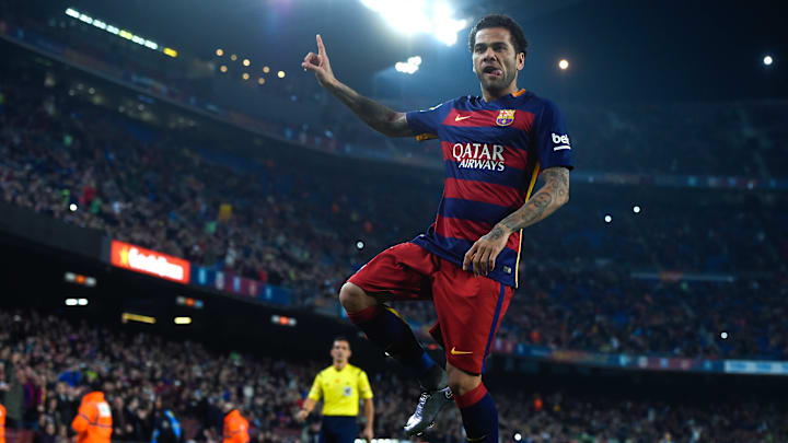 Dani Alves llega al Barça dispuesto a aportar mucho