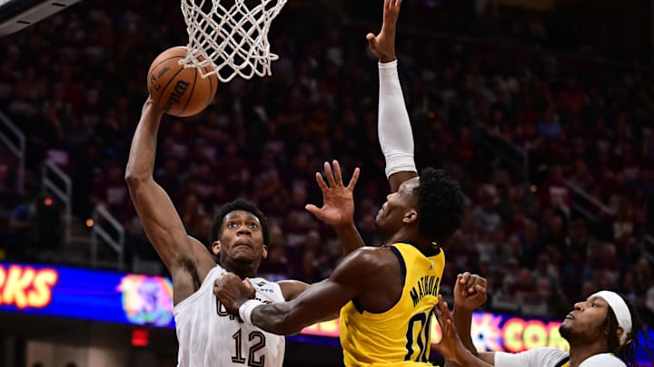 May 4, 2025; Cleveland, Ohio, USA; Cleveland Cavaliers forward De'Andre Hunter (12) drives to the basket against Indiana Pacers guard Bennedict Mathurin (00) during the second half in game one of the second round for the 2025 NBA Playoffs at Rocket Arena. Mandatory Credit: Ken Blaze-Imagn Images