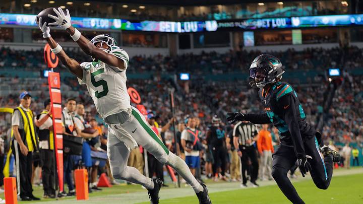 Miami Dolphins cornerback Artie Burns Miami Dolphins cornerback Artie Burns