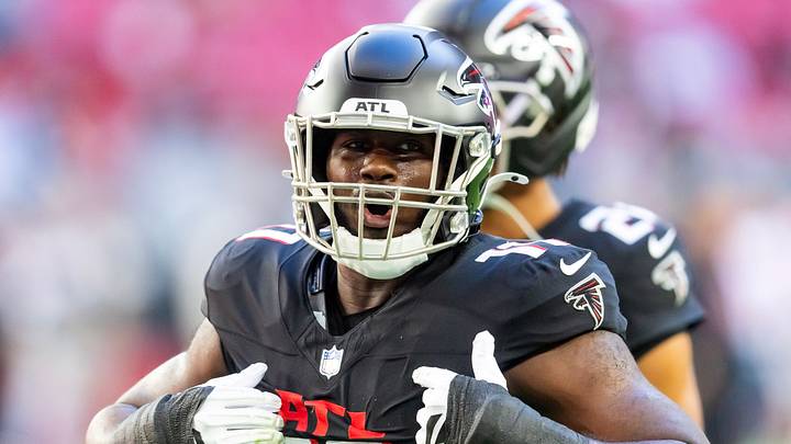 Atlanta Flacons outside linebacker Jalon Walker Atlanta Flacons outside linebacker Jalon Walker