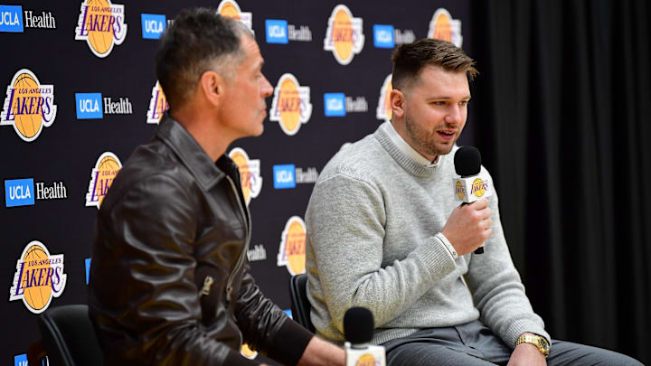 Doncic fue presentado por los Lakers