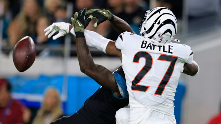 Jacksonville Jaguars wide receiver Calvin Ridley (0) has a pass batted down by Cincinnati Bengals