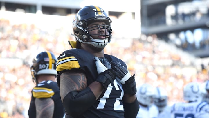 Nov 3, 2019; Pittsburgh, PA, USA; Pittsburgh Steelers offensive tackle Zach Banner (72) during the third quarter at Heinz Field. The Steelers won 26-24. Mandatory Credit: Philip G. Pavely-Imagn Images Nov 3, 2019; Pittsburgh, PA, USA; Pittsburgh Steelers offensive tackle Zach Banner (72) during the third quarter at Heinz Field. The Steelers won 26-24. Mandatory Credit: Philip G. Pavely-Imagn Images