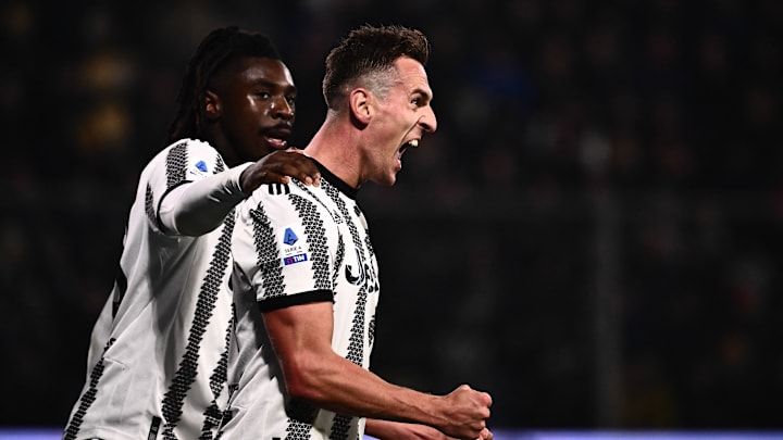 Superbe coup-franc signé Arek Milik