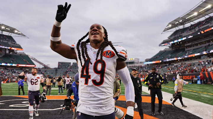 Nov 2, 2025; Cincinnati, Ohio, USA; Chicago Bears linebacker Tremaine Edmunds (49) acknowledges the crowd after defeating the Chicago Bears in the fourth quarter at Paycor Stadium. Mandatory Credit: Joseph Maiorana-Imagn Images Nov 2, 2025; Cincinnati, Ohio, USA; Chicago Bears linebacker Tremaine Edmunds (49) acknowledges the crowd after defeating the Chicago Bears in the fourth quarter at Paycor Stadium. Mandatory Credit: Joseph Maiorana-Imagn Images