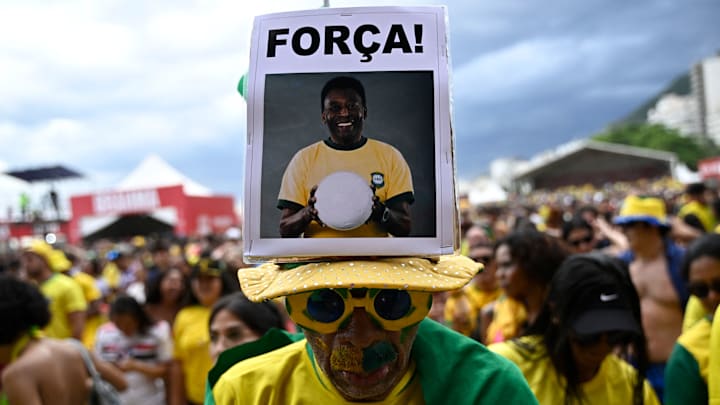 Les Brésiliens pleurent Pelé