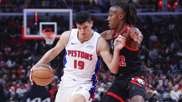 Feb 27, 2024; Chicago, Illinois, USA; Detroit Pistons forward Simone Fontecchio (19) drives to the basket against Chicago Bulls guard Ayo Dosunmu (12) during the first half at United Center. Mandatory Credit: Kamil Krzaczynski-USA TODAY Sports Feb 27, 2024; Chicago, Illinois, USA; Detroit Pistons forward Simone Fontecchio (19) drives to the basket against Chicago Bulls guard Ayo Dosunmu (12) during the first half at United Center. Mandatory Credit: Kamil Krzaczynski-USA TODAY Sports
