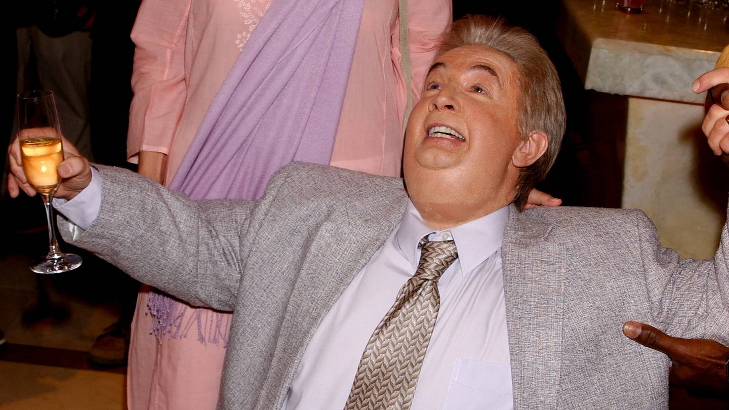 Jiminy Glick performs Trump-inspired parody "Cranky Doodle Dandy"