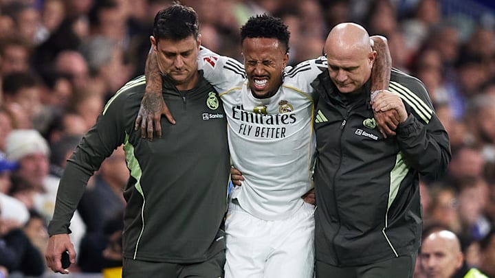 Eder Militao mit schmerzverzerrtem Gesicht 