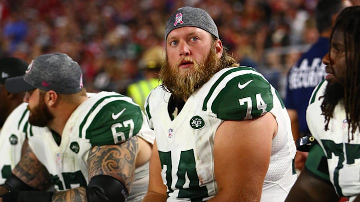 Nick Mangold spent his entire NFL career with the Jets. 