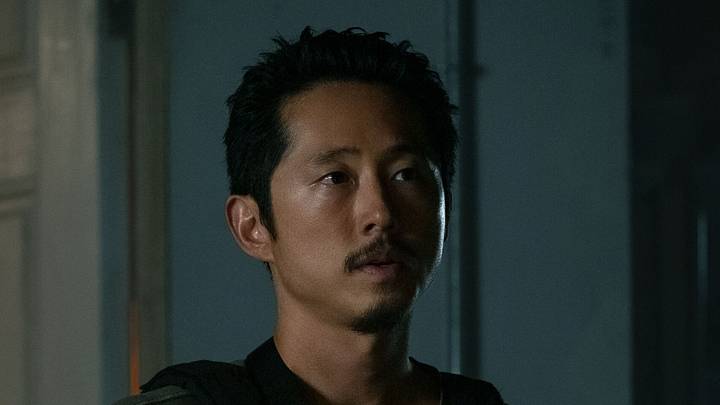 THE RIP. Steven Yeun as Detective Mike Ro in The Rip. Cr. Claire Folger/Netflix © 2025. THE RIP. Steven Yeun as Detective Mike Ro in The Rip. Cr. Claire Folger/Netflix © 2025.