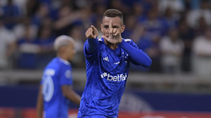 Zé Ivaldo desfalca o Cruzeiro no Maracanã. Zé Ivaldo desfalca o Cruzeiro no Maracanã.